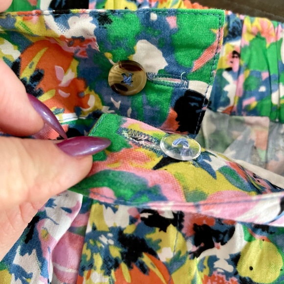 NWT Walter Baker Marcia Shorts in Fiesta Floral Sz M
Fun Feminine Chic Trend - Picture 7 of 11